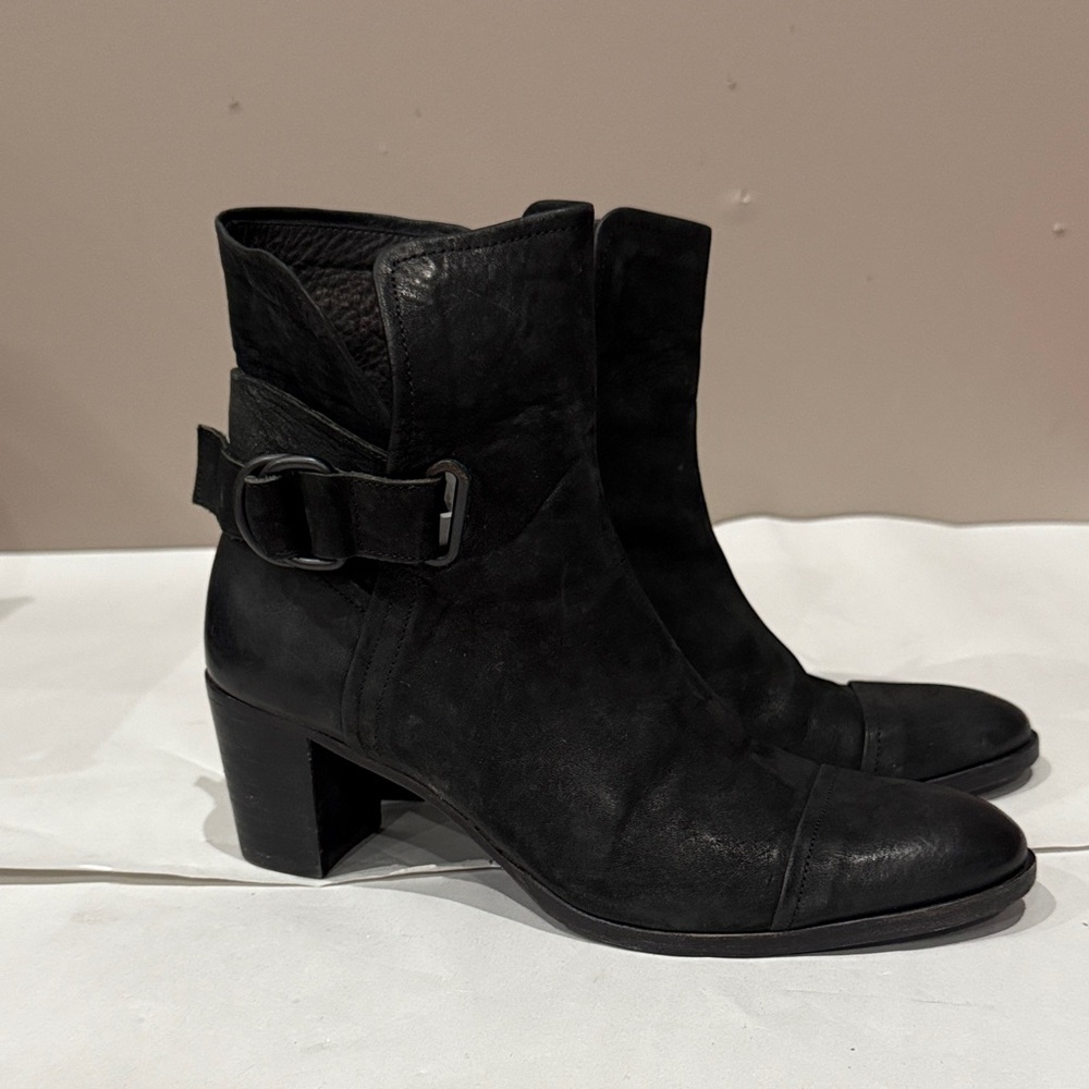 Peter Nappi Elegant Black Heeled Boots